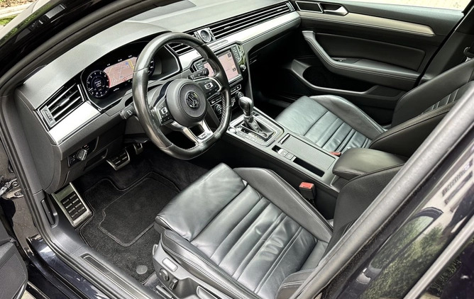 Volkswagen Passat cena 56000 przebieg: 359000, rok produkcji 2017 z Warszawa małe 121